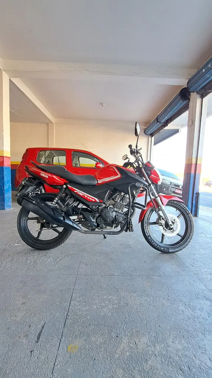 YAMAHA YBR 150 FACTOR ED LATERAL DIREITA 